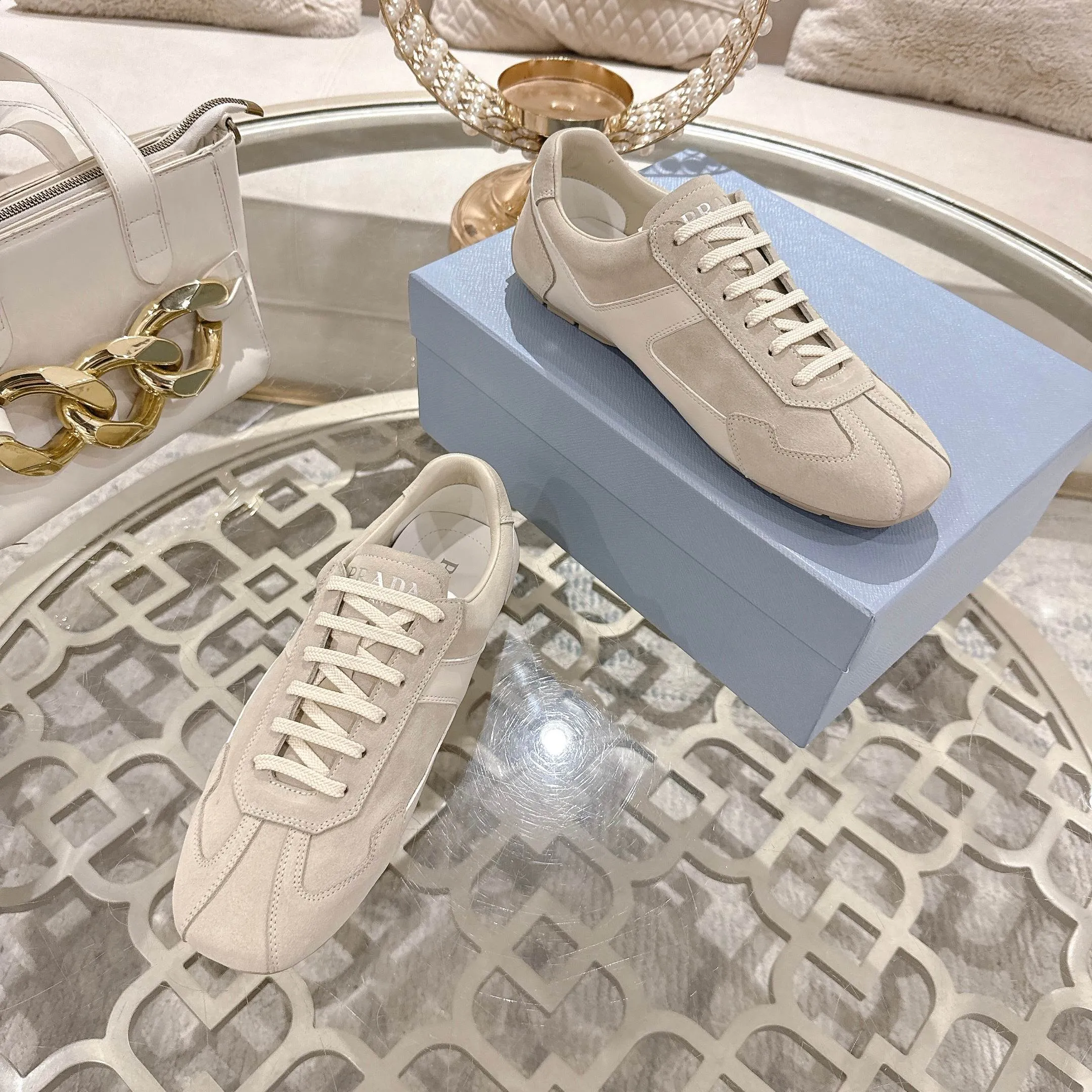 👟👟Ex-factory price 560👟👟 Men's size +10 PRADA, couple's casual shoes, original 1:1 development, high mercerized cowhide fabric with imported cowhide, silk sheepskin lining, rubber outsole, comfortable and soft upper feet, female size: 35 to 41. . Male 38 to 45, 🔥🔥🔥🔥🔥